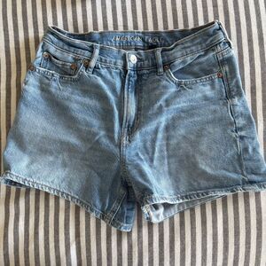 American Eagle Super High Rise Relaxed Shorts Size 4